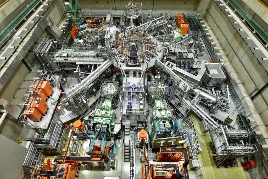 『いま、核融合は』シリーズ： 「地上に 太陽を つくる 〜核融合発電〜」その3 核融合科学研究所 前所長 竹入康彦 | 老成学研究所